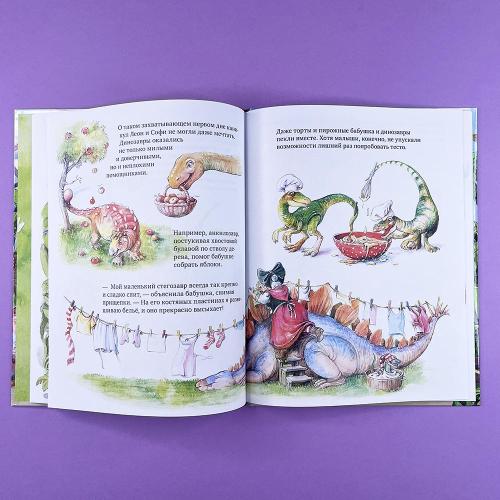 Динозавры у бабушки в саду